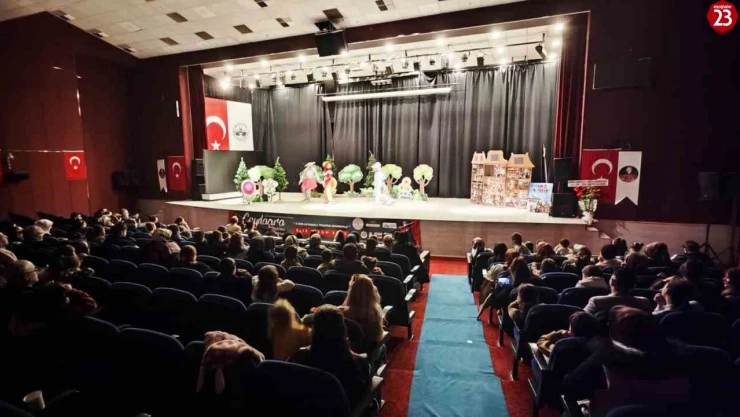 Elazığ'da Çaydaçıra Tiyatro Festivali'ne Büyük İlgi: Sanat Şehri Salonlara Sığmadı!