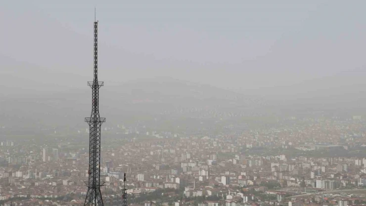 Elazığ'da toz bulutu etkili oldu