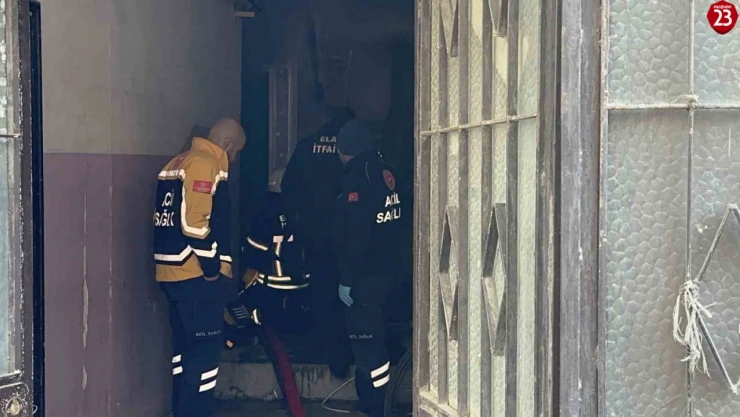 Elazığ'daki depo yangını 4 saat sonra söndürüldü