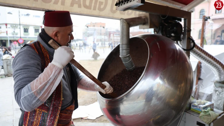 Elazığ'ın Meşhur Badem Şekeri Ramazan Ayında Yoğun Talep Görüyor