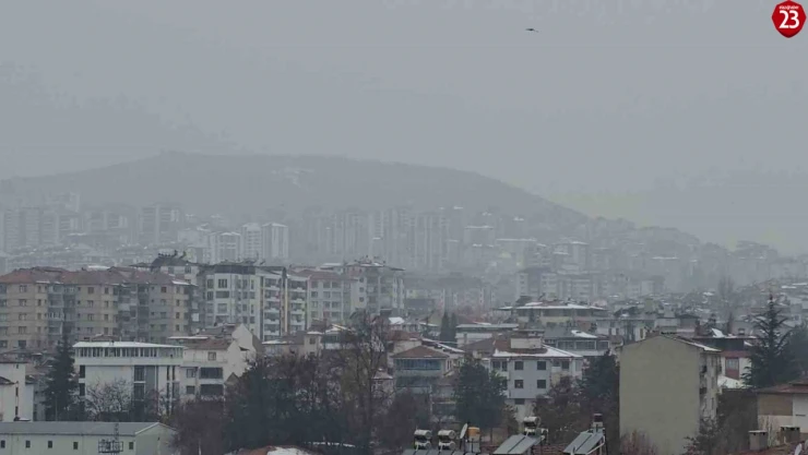 Elazığ'da Yağışla Birlikte Yüksek Kesimlerde Sis Etkili Oldu