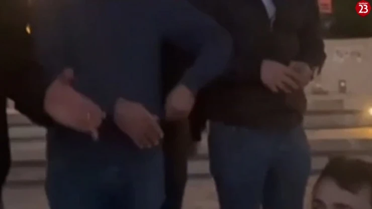 Elazığsporlu Taraftarlardan Kız Kulesi Önünde Duygusal Performans: 'Kar mı Yağmış Şu Harput'un Başına'