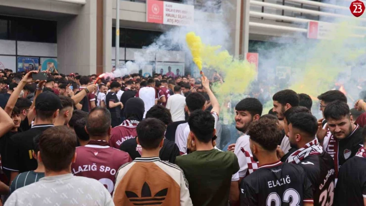 Elazığsporlu taraftarlardan takıma tam destek