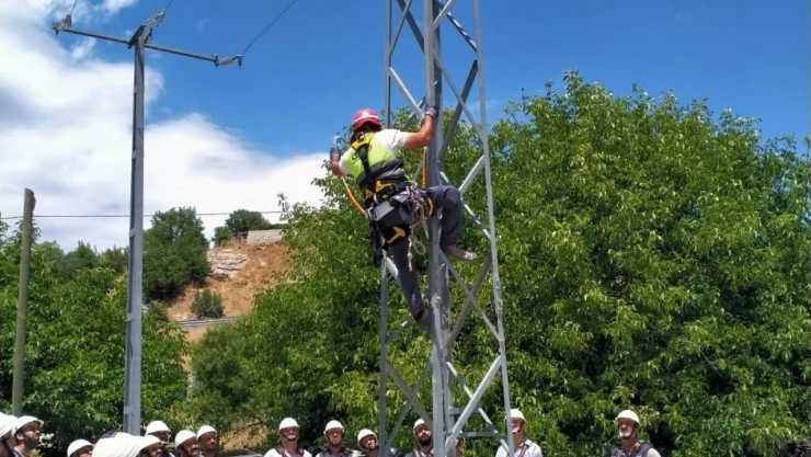 Fırat EDAŞ'tan 616 Çalışana Yüksekte Güvenli Çalışma Eğitimi