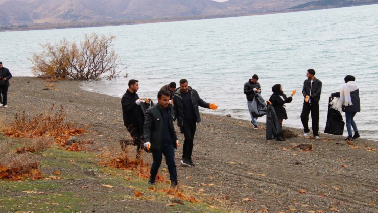 Fırat Üniversitesi Öğrencilerinden 'Sivrice Hazar Gölü Nefes Alsın' Projesi