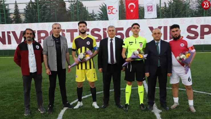 Fırat Üniversitesi'nden 50. Yıla Özel Spor Şenlikleri Başladı! Fakülteler Arası Turnuva Renkli Görüntülere Sahne Oldu