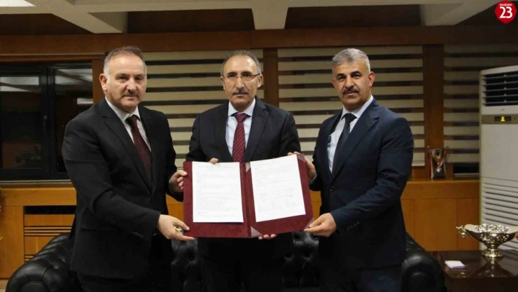 Fırat Üniversitesi'nden Yazılımda Güç Birliği: Üç Üniversite Arasında İş Birliği Protokolü
