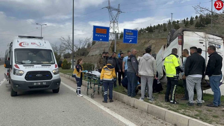 Elazığ-Bingöl Karayolunda Kaza: Araç Ağaca Çarptı, Sürücü Yaralandı