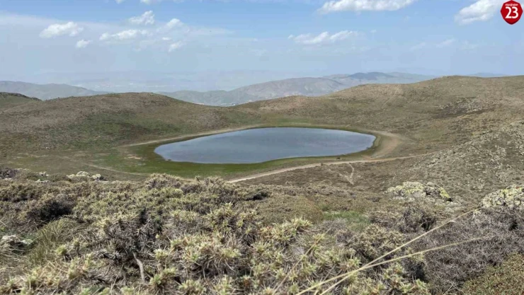 Elazığ'da Eşsiz Bisiklet Tırmanışı: ELDAK Ekibi Hazar Baba Dağı'na Pedal Çevirdi