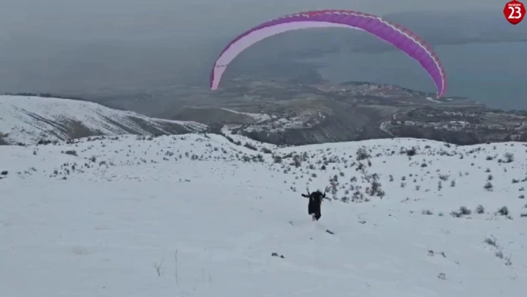 Hazarbaba Dağı'nda Yamaç Paraşütü ile Renkli Görüntüler