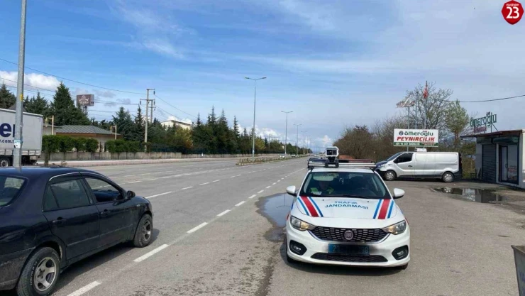 Jandarmadan özel denetim: 860 araç kontrol edildi