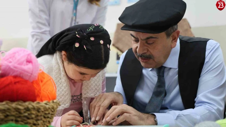 Milli Eğitim Bakanı Tekin: 'Biz çocuklarımız adet ve gelenekleri öğrensinler istiyoruz'