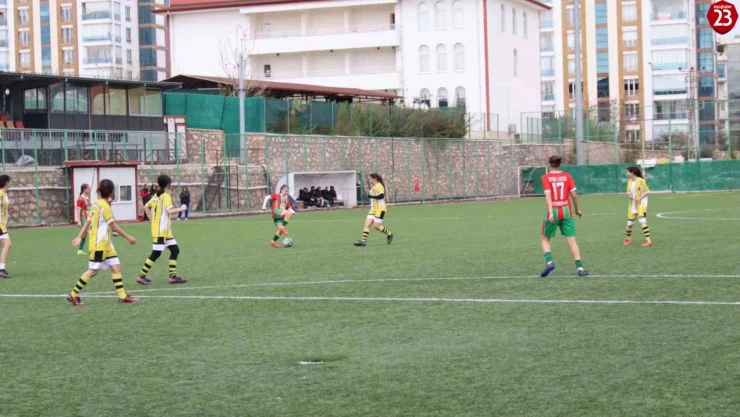 Elazığ'da Okul Sporları Futbol Yarı Final Heyecanı Tamamlandı