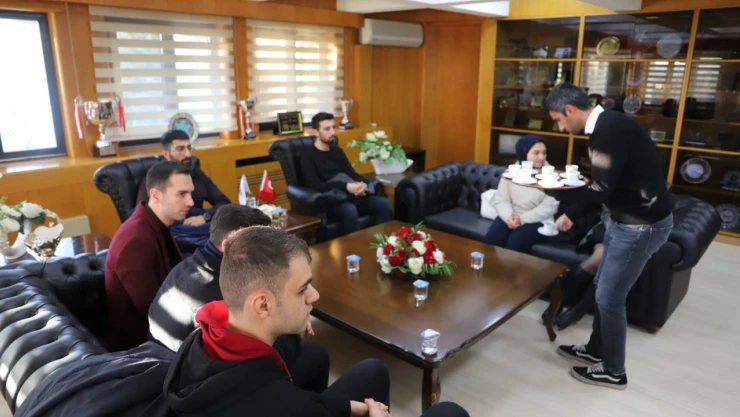 Rektör Prof. Dr. Göktaş, Öğrencileri Makamında Ağırladı