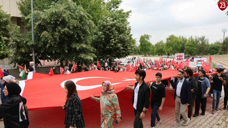 Üniversite öğrencileri Filistin için yürüdü