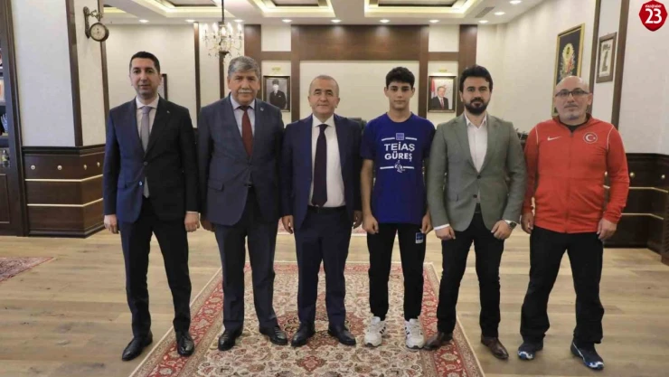 Elazığ Valisi Numan Hatipoğlu'ndan Başarılı Sporculara Tebrik