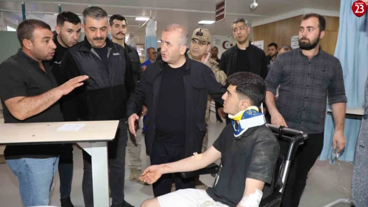 Vali Hatipoğlu midibüsün devrildiği kazada yaralıları ziyaret etti