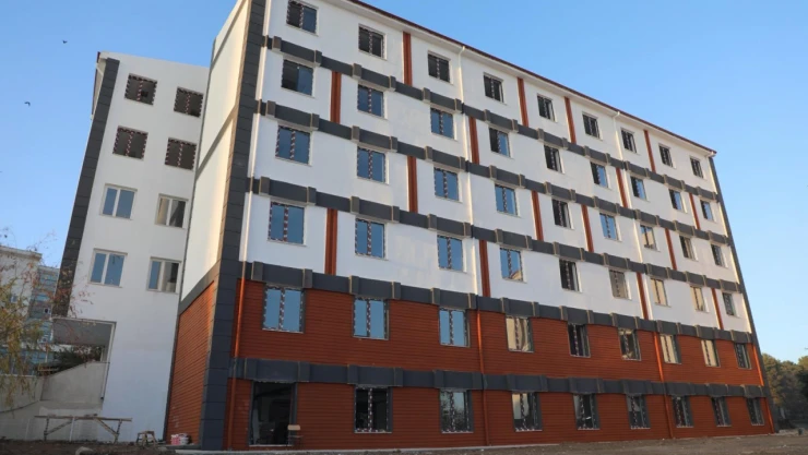 Vali Hatipoğlu, Sare Ana Kız Öğrenci Yurdu'ndaki Çalışmaları İnceledi