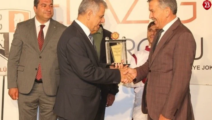 Veteriner Fakültesi Dekanlığı Koşusu'nun galibi 'King Karaca'