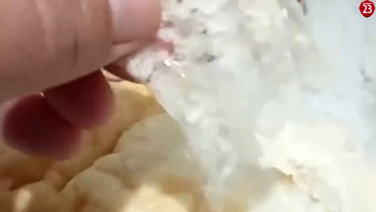 Yemek için aldı, içinden çıkanı görünce şikayete koştu