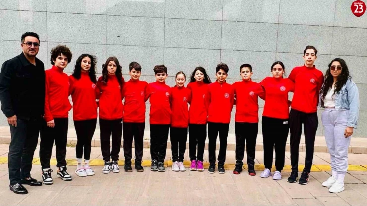 Yüzmede Elazığ'a 8 madalya