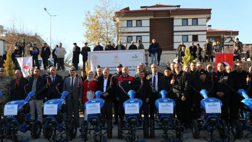 DAP Destekli Proje Kapsamında Baskil'de 100 Üreticiye Çapa Makinesi Dağıtıldı