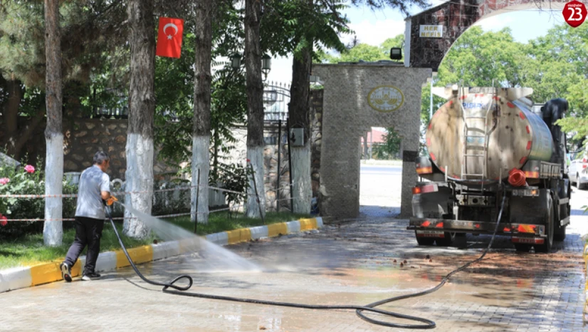 Elazığ Belediyesi'nden Kurban Bayramı Öncesi Gül Suyu ile Temizlik Seferberliği