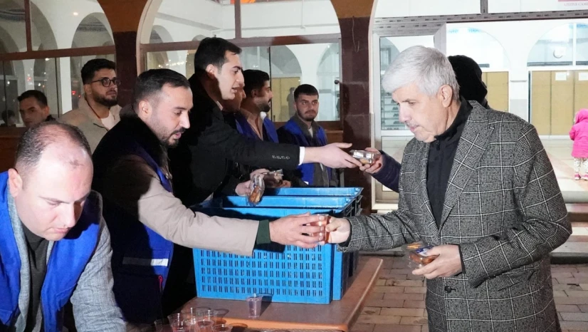 Elazığ Belediyesi'nden Regaip Kandili'nde İkram ve Gönül Birliği