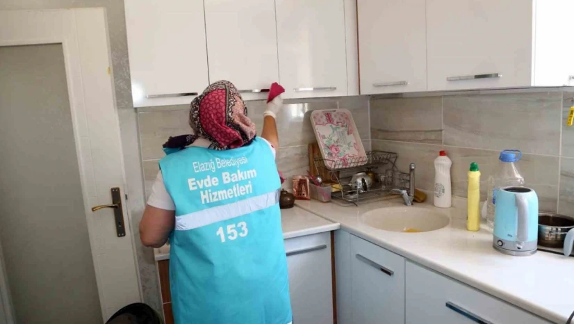 Elazığ Belediyesi yaşlı, kimsesiz ve engelli vatandaşların yanında olmaya devam ediyor
