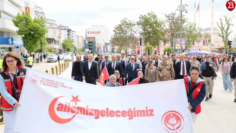 Elazığ'da '2025 Aile Yılı' Kapsamında Kortej Yürüyüşü Düzenlendi