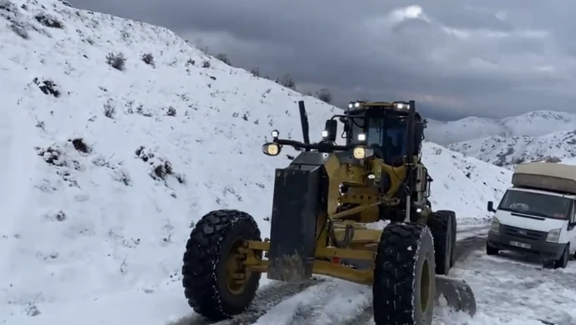Elazığ'da 111 Köy Yolu Kapandı: Karla Mücadele Sürüyor