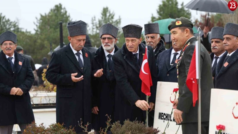 Elazığ'da 18 Mart Şehitleri Anma Günü İçin Duygusal Tören