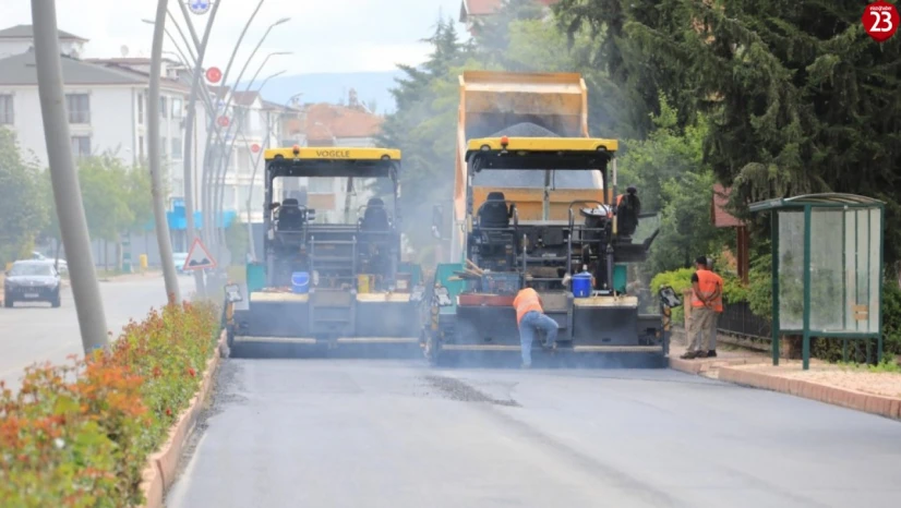 Elazığ'da Asfalt Seferberliği Sürüyor: Hacı Sadettin Efendi Bulvarı Yenileniyor