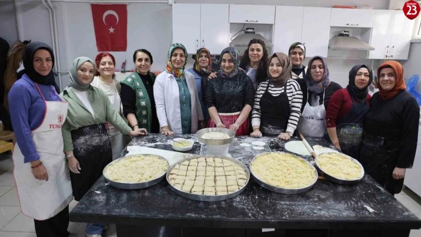 Elazığ'da Kadınların Tatlı Telaşı: Aşçılık Kursunda Hem Öğreniyorlar Hem Bayrama Hazırlanıyorlar!