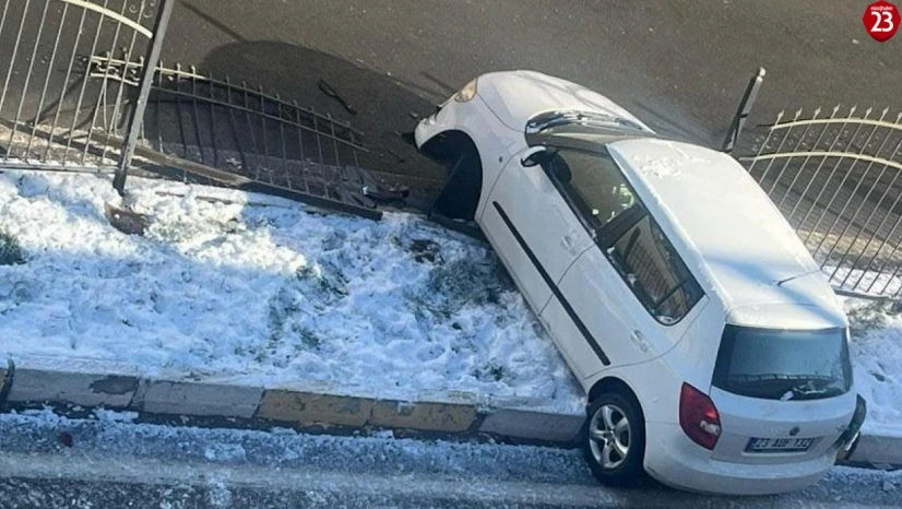 Elazığ'da gece etkili olan kar yağışı sabah kazalara neden oldu: 3 yaralı