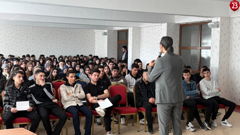 Elazığ'da 'Gelecek Sensin' ile Gençlere Eğitim Desteği Sürüyor