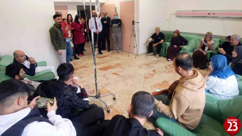 Elazığ'da hastalara müzik dinletisi