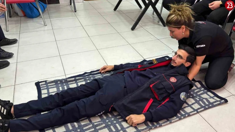 Elazığ Belediyesi İtfaiye Personeline Yönelik İlk Yardım Eğitimi Başladı