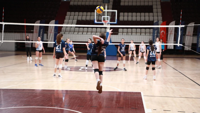 Elazığ'da Küçük Kadınlar Voleybol İl Birinciliği Tamamlandı