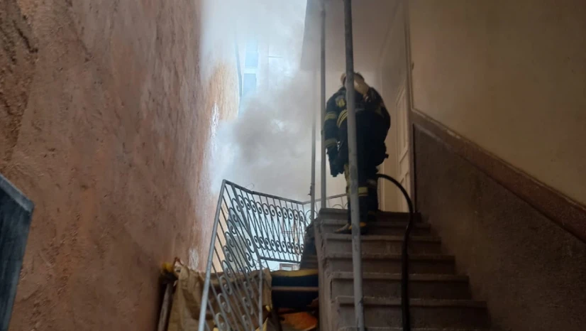 Elazığ'da Metruk Binada Çıkan Yangın Kısa Sürede Söndürüldü