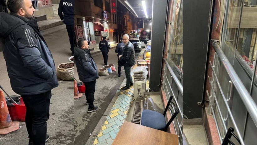 Elazığ'da Örnek Davranış: Esnaf Bulduğu Parayı Polis Ekiplerine Teslim Etti