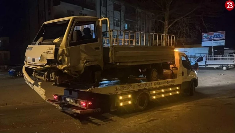 Elazığ'da Gece Saatlerinde Feci Kaza: Otomobil Alev Aldı, 1 Kişi Yaralandı