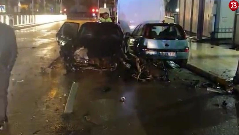 Elazığ'da Ters Yönde Giden Araç Korku Saçtı: 5 Araç Hasar Gördü, 4 Yaralı