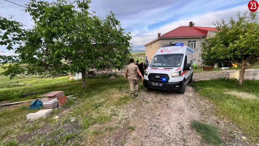 Elazığ'da traktörün altında kalan kişi yaralandı