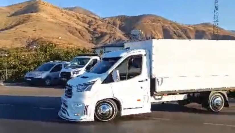 Elazığ'da Üstü Açık Kamyonet Şoförleri Yeni Kantar Uygulamasına Karşı Eylem Yaptı