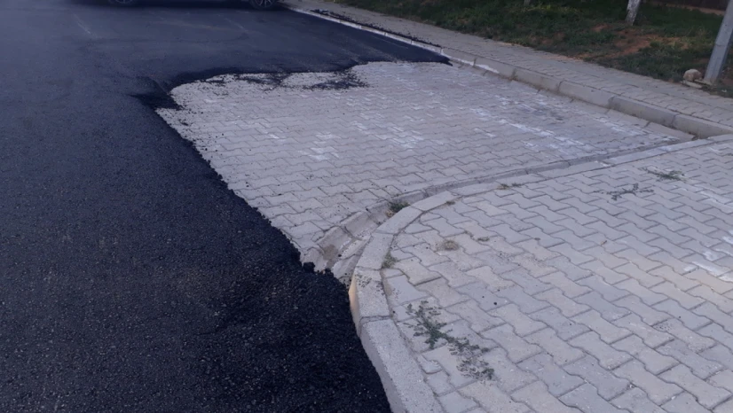 Elazığ Güneykent'te Asfaltlama Krizi: Kaldırımlar Yok, Evler Su Tehlikesi Altında