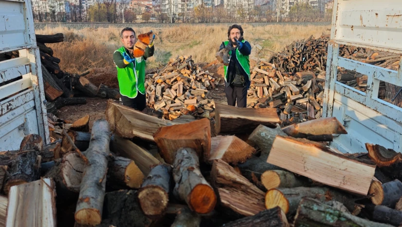 Elazığ İHH'dan 300 Aileye Yakacak Yardımı: 150 Ton Odun Dağıtıldı
