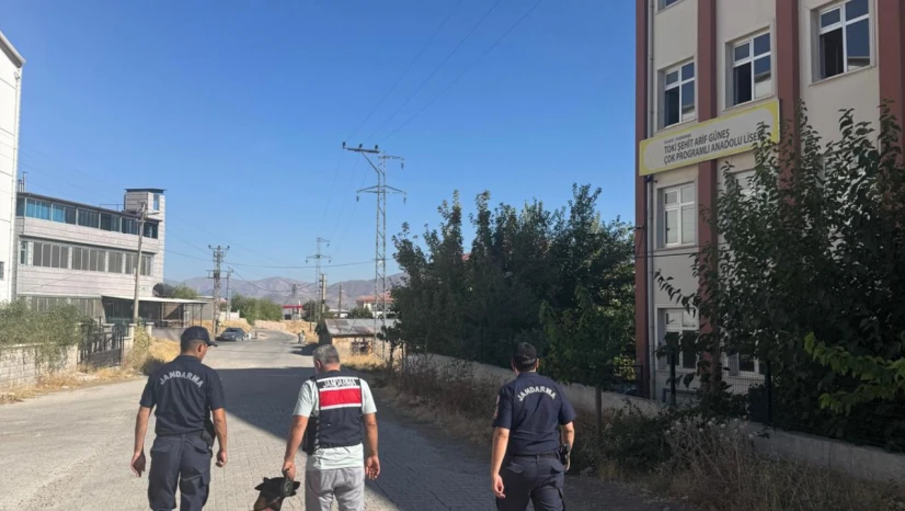 Elazığ Jandarması'ndan Okul Önlerinde Uyuşturucuya Karşı Sıkı Denetim