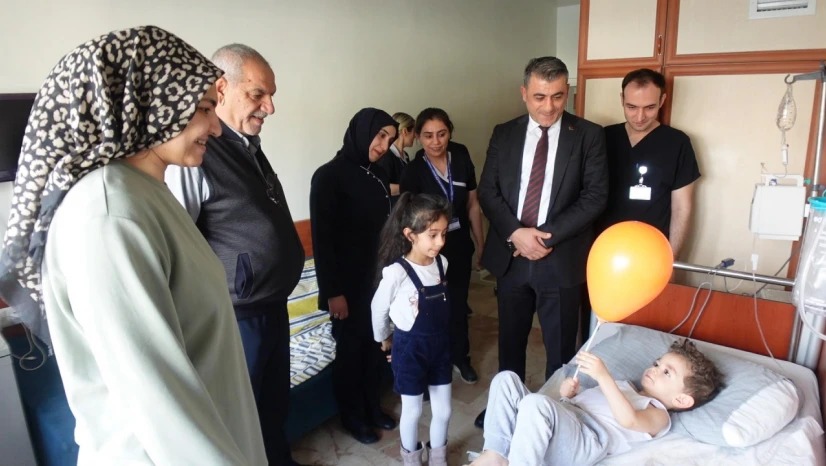 Fırat Üniversitesi Hastanesi'nden Minik Hastalara Karne Sürprizi