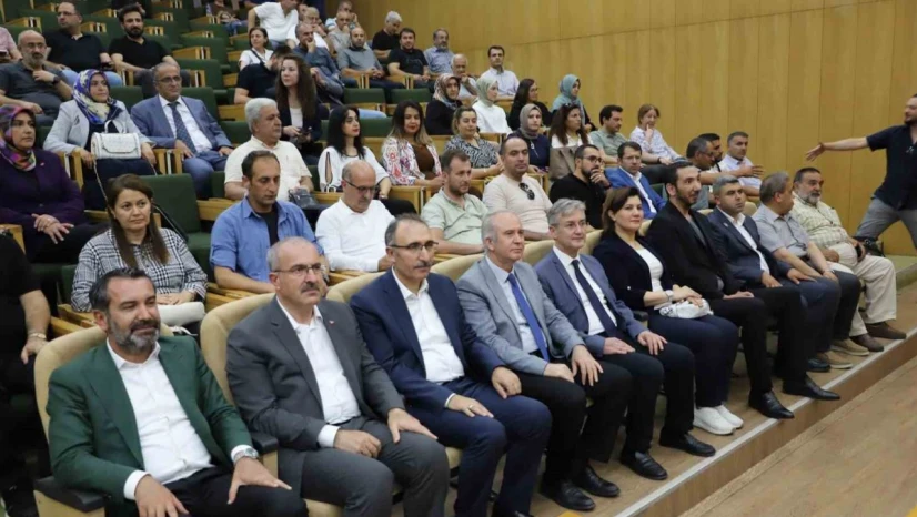 FÜ'de 15 Temmuz Konferansı düzenledi